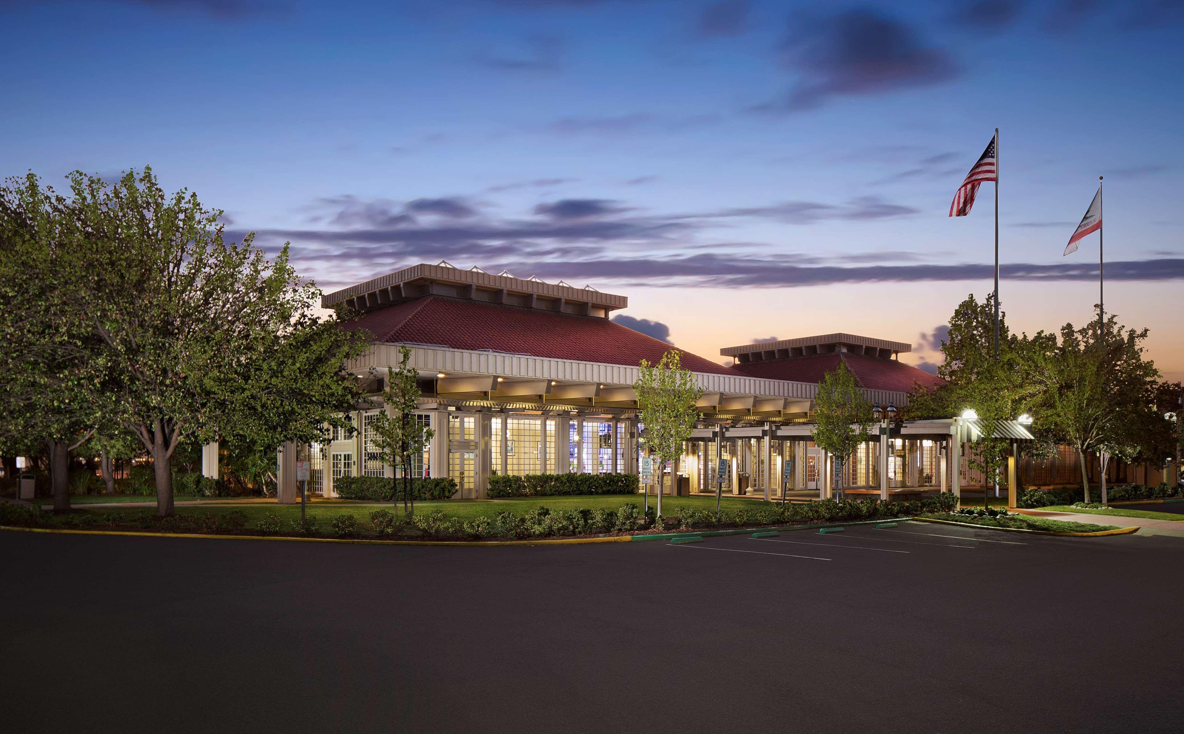 Hotel Hilton Oakland Airport Exterior foto