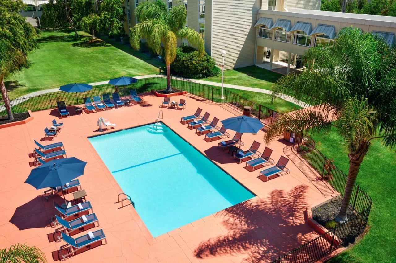 Hotel Hilton Oakland Airport Exterior foto